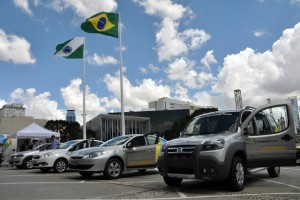 Governador Beto Richa autoriza financiamento Fomento Paraná para taxistas