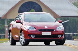 Novo_Renault_Fluence_Privilege___ALTA__Imagem_01 (640x425)