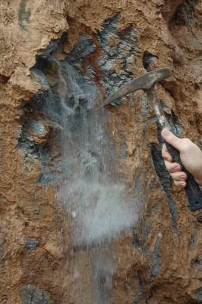 b_800_600_0_0___images_stories_gallery_jambreiro-friable-itabirite-91