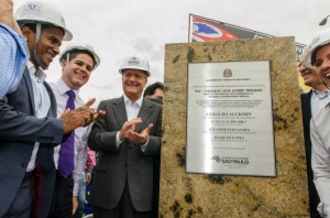 294106_576103992435084_1906878856_n