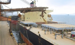 Porto_de_Paranagu__Maio_de_2013__Foto_de_Ivan_Bueno_13 (700x425) (2)