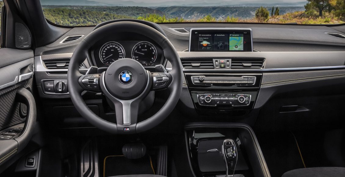 BMW X2 destaque para o painel