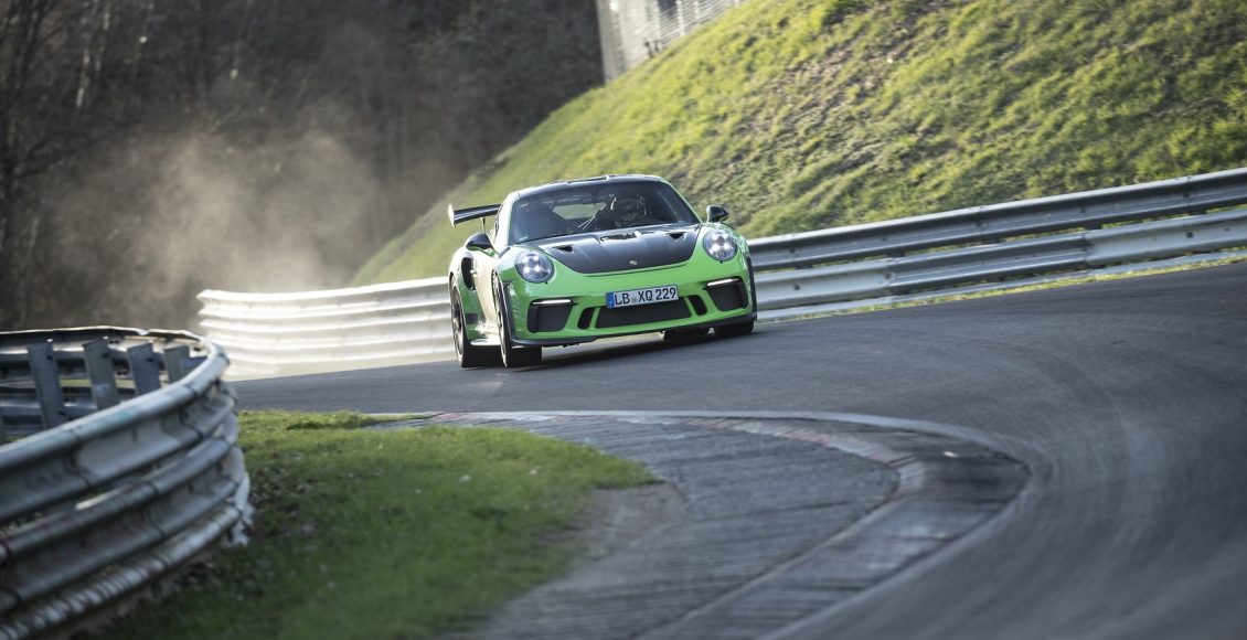 Porsche 911 GT3 RS no circuito Nürburgring-Nordschleife, na Alemanha 3